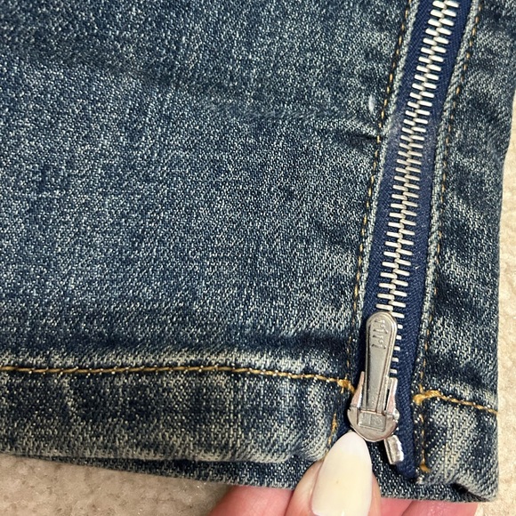 St. John Sport Women's Blue Denim Straight Leg Jeans with Zipper Details Size 10 - Picture 7 of 7